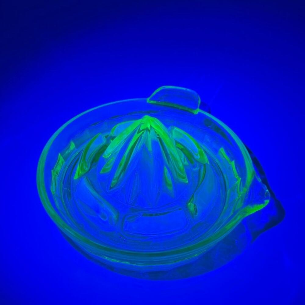 1930's Uranium Glass Juicer - Picture 2 of 6